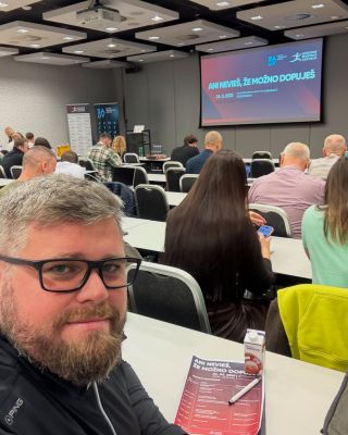 Treba sa vzdelávať. Športový doping je téma, kde som naozaj bez relevantných informácií. A preto tu dnes sedím a vzdelávam...